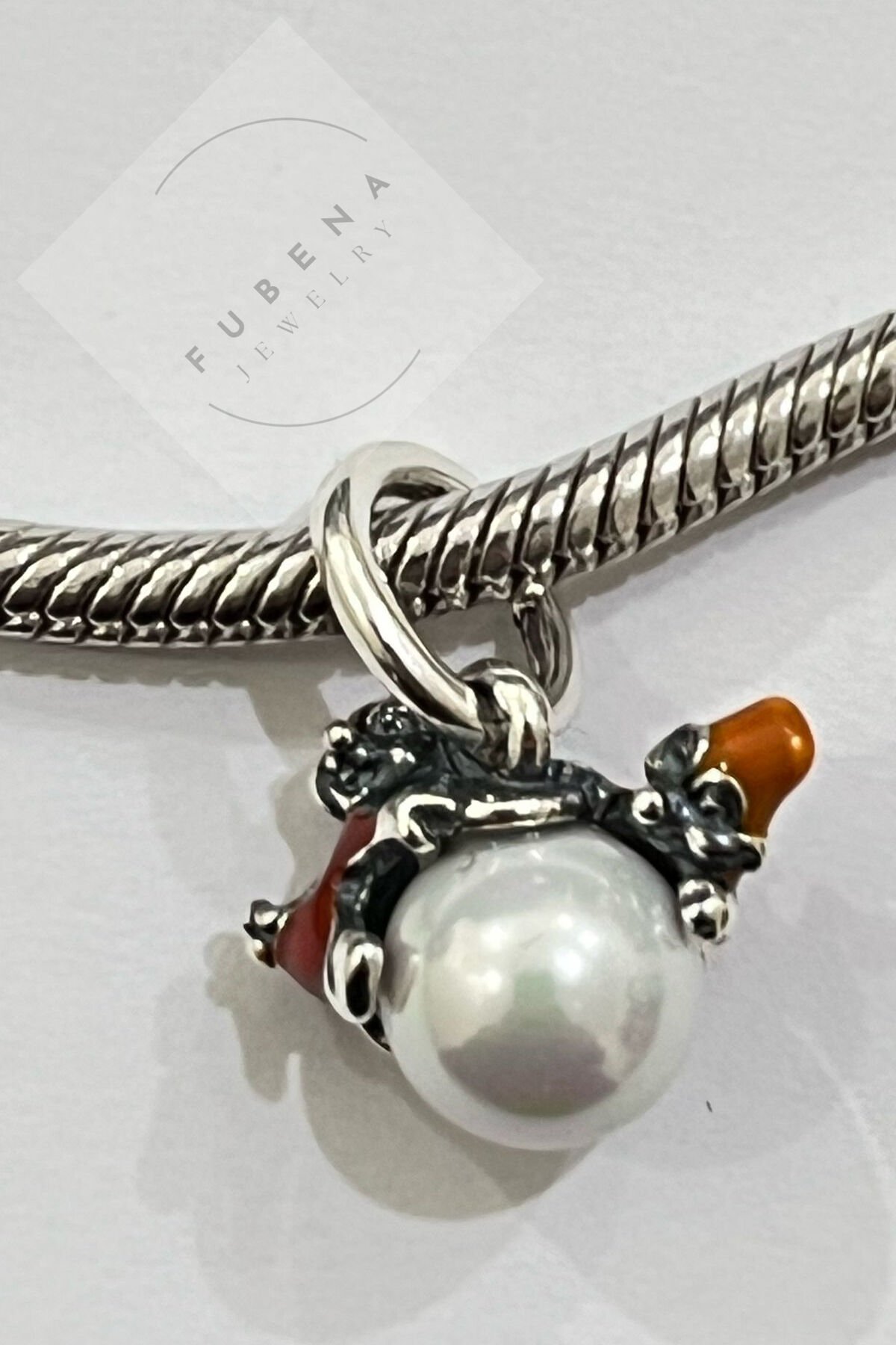 Dale ve Chip Sallantılı Charm
